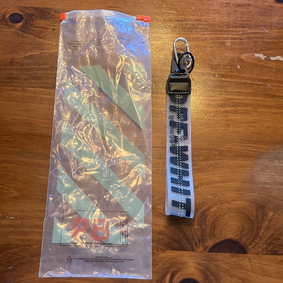 OFF-WHITE KEY CHAIN - Picture 5 of 7